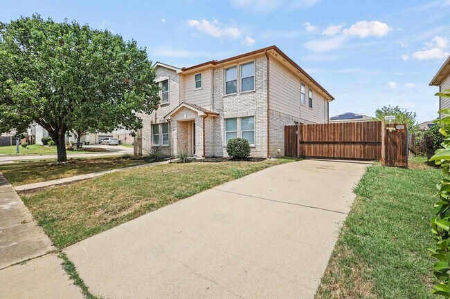 Building Photo - 6021 McKaskle Dr