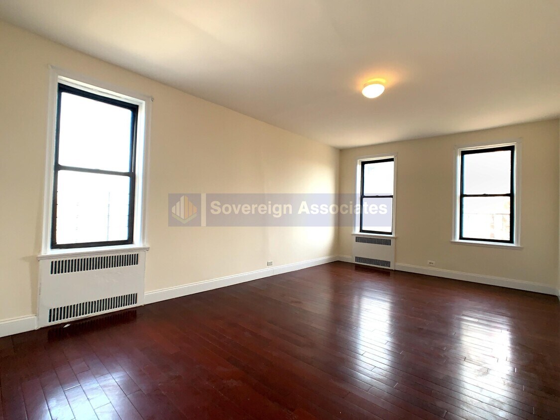 Primary Photo - 55 Cooper St
