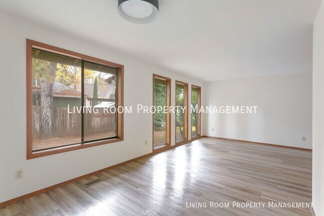 Building Photo - Beautiful 3 bedroom 2 bath home! *Free ren...