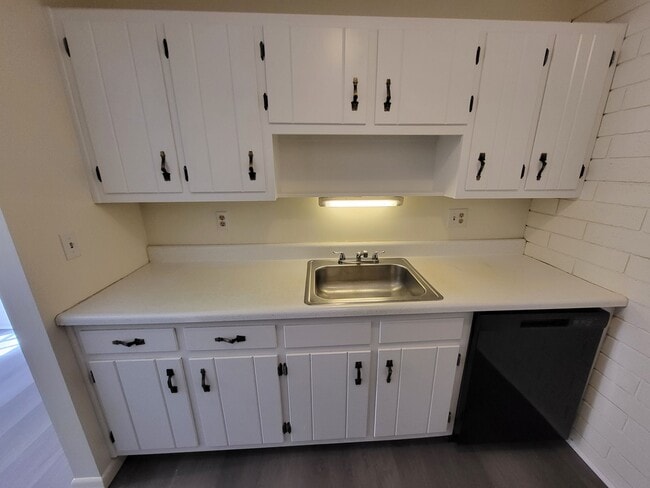 Building Photo - 1090 Peggy Dr
