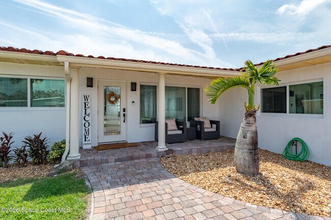 Building Photo - 1110 S Banana River Dr