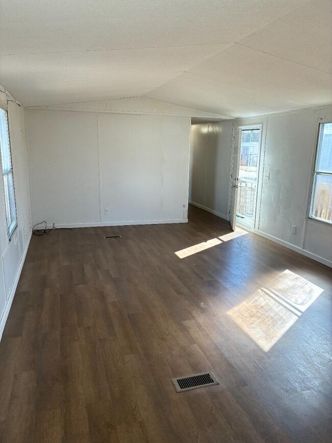 Building Photo - 2320 Wysteria Ln