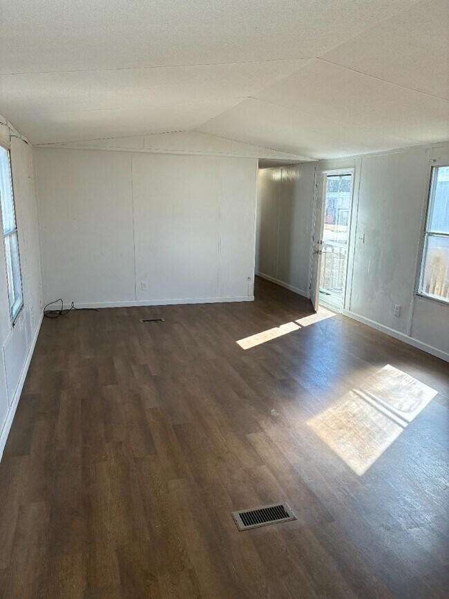 Foto del edificio - 2320 Wysteria Ln