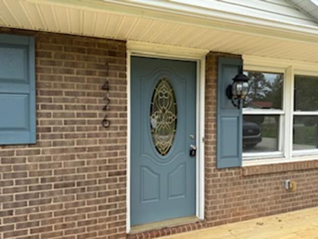Building Photo - Spacious 4-Bedroom 2 Bath Home for Rent!
