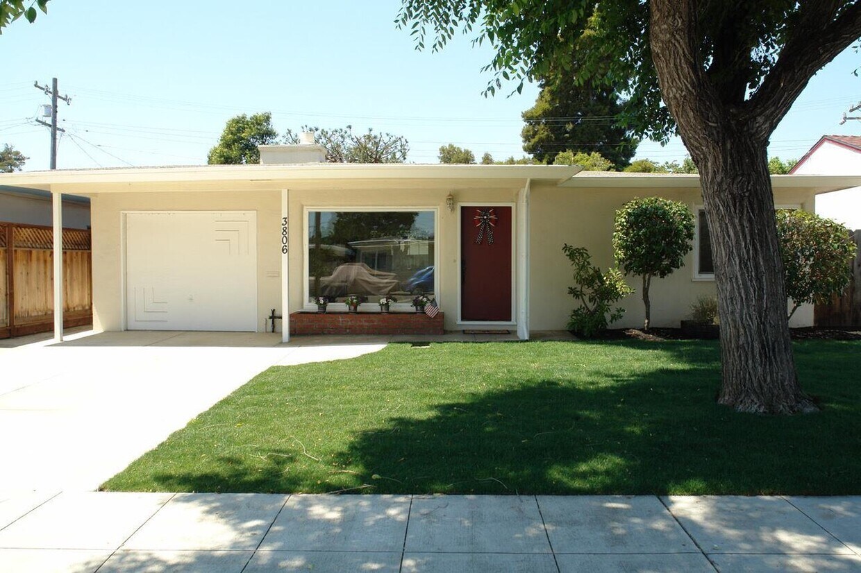 Primary Photo - 3806 Casanova Dr