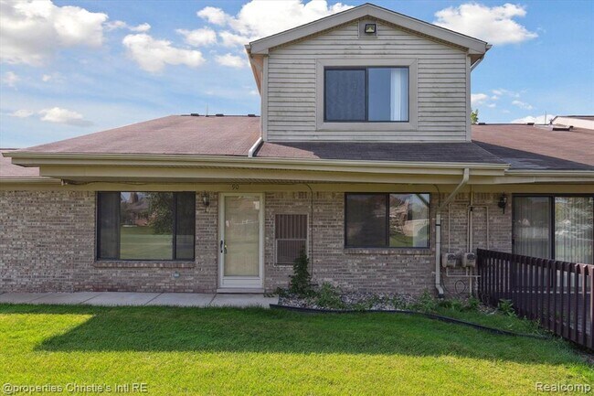 Building Photo - 16064 Holz Dr