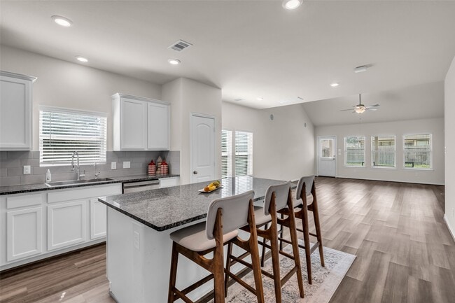 Building Photo - 28130 Aspen Horizon Dr