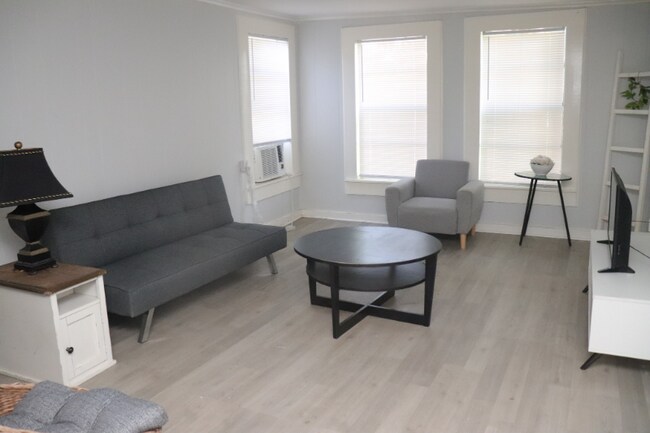 Foto del edificio - 2026 1/2 N Ross Ave