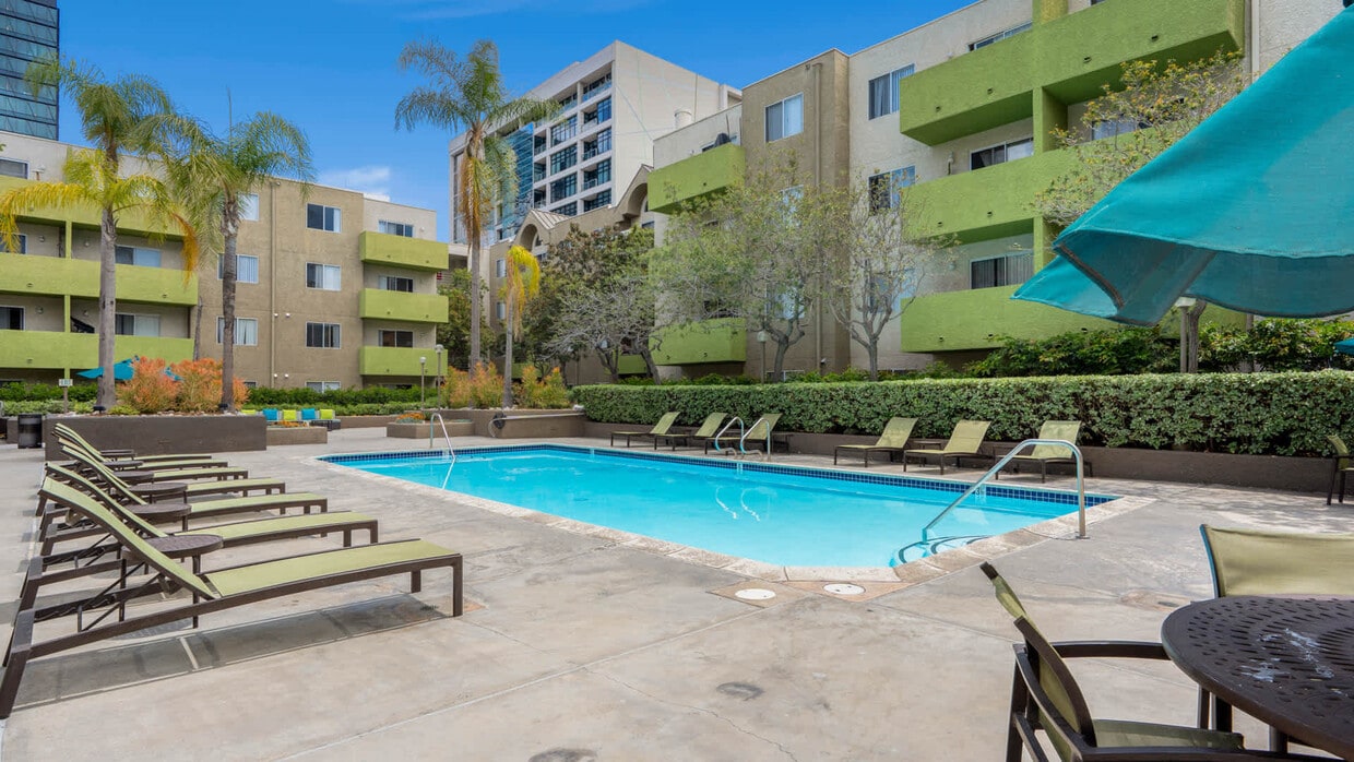 Swimming Pool - Hampshire Place