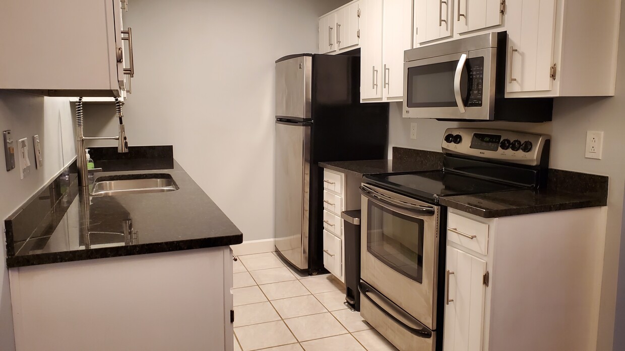 Kitchen with granite countertops and stainless steel appliances - 1650 Cedarwood Dr