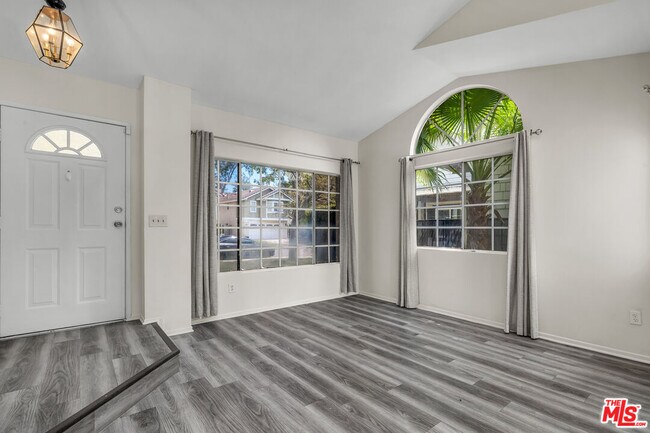 Foto del edificio - 13505 Sutter Ct