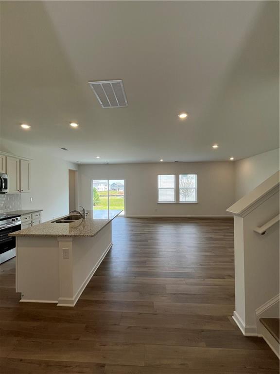 Building Photo - 543 Madison Lakeview Dr