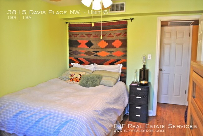 Foto del edificio - 3815 Davis Pl NW