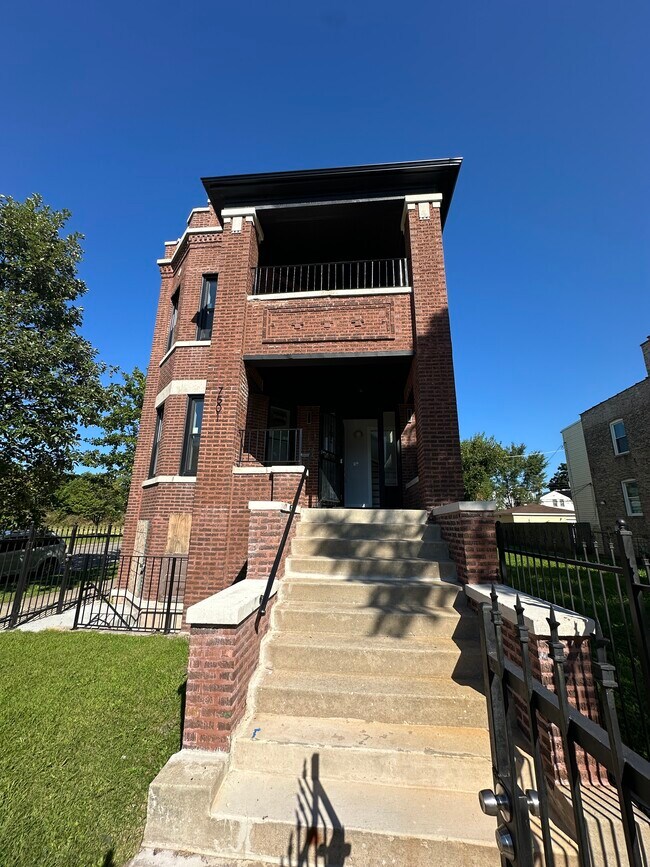 Building Photo - 7545 S Peoria St