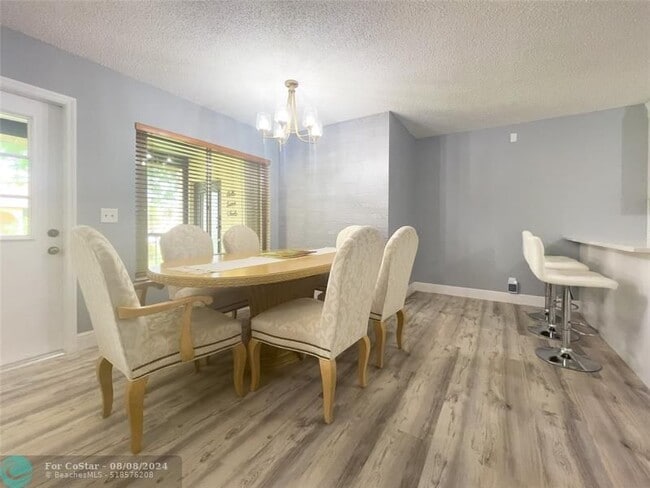 Building Photo - 340 Knotty Pine Cir