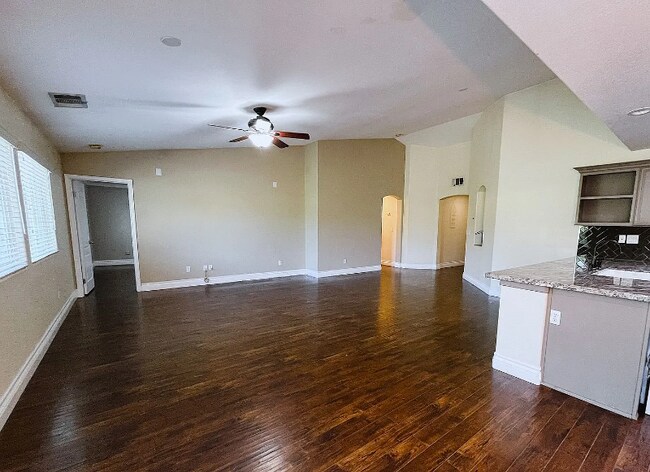 Foto del edificio - 11622 Pacific Harbor Ave