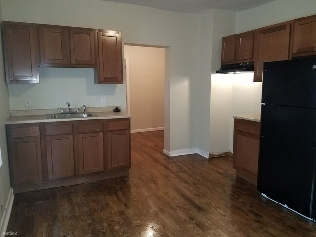 Building Photo - 2 br, 1 bath Duplex - 4 Armstrong Pl