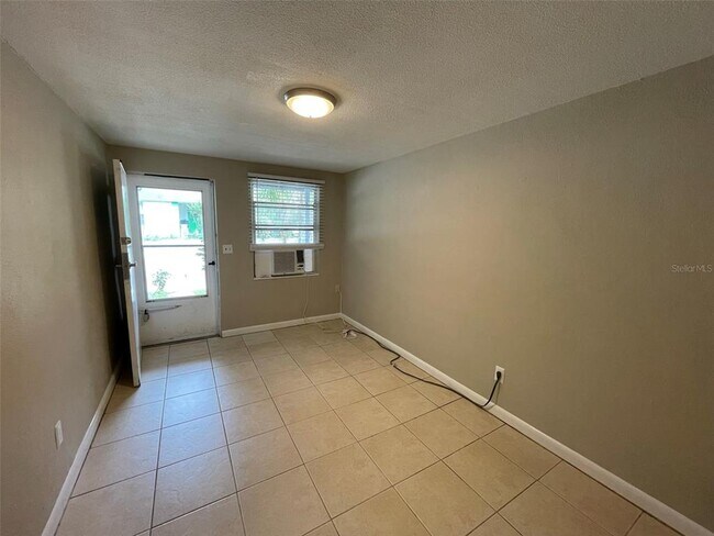 Foto del edificio - 240 E Martin Luther King Jr Dr