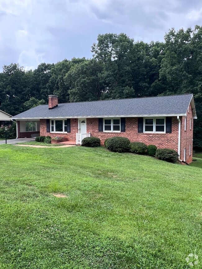Building Photo - 267 Mountain Peak Dr