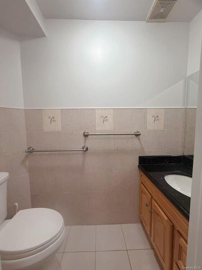 Foto del edificio - 45-36 204th St