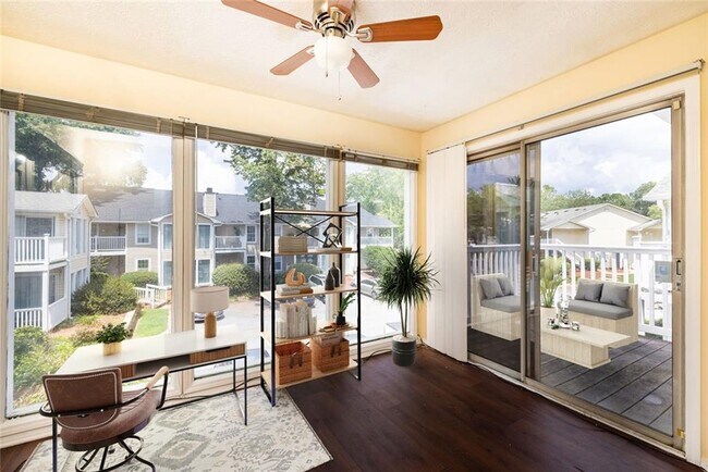 Building Photo - 910 Augusta Dr