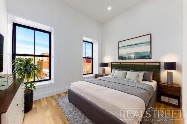 Building Photo - 4 bedroom in BROOKLYN NY 11216