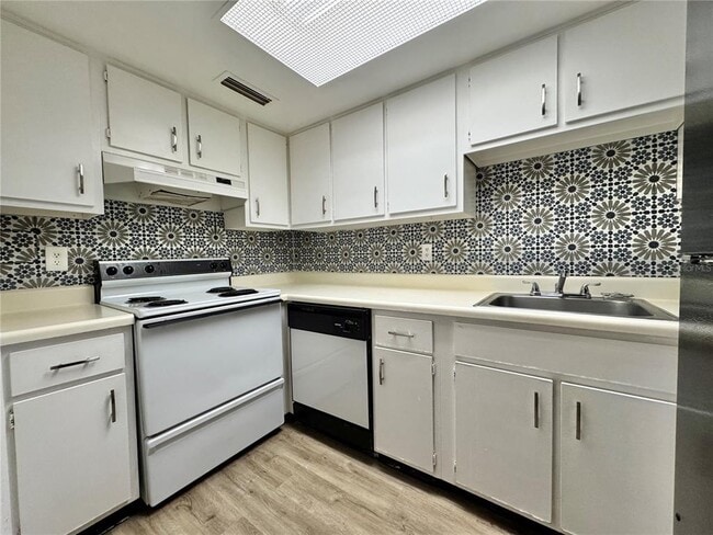 Foto del edificio - 551 Flemming Way