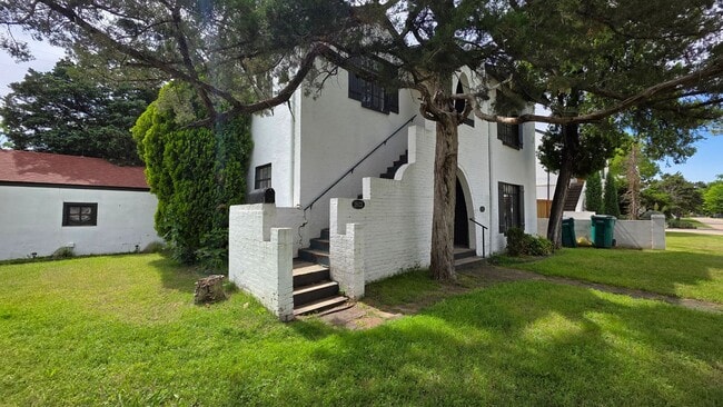 Building Photo - Historic Duplex near Plaza district!