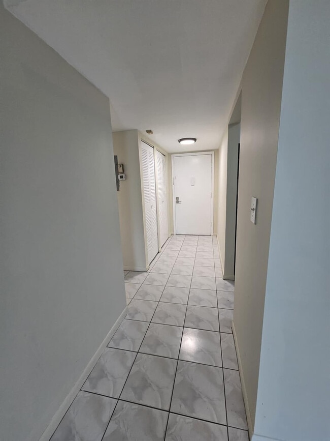 Building Photo - 4121 Stirling Rd