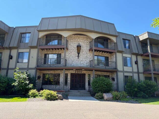 Foto del edificio - 2200 Nevada Ave S