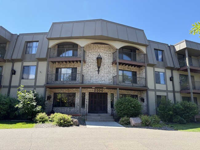Building Photo - 2200 Nevada Ave S