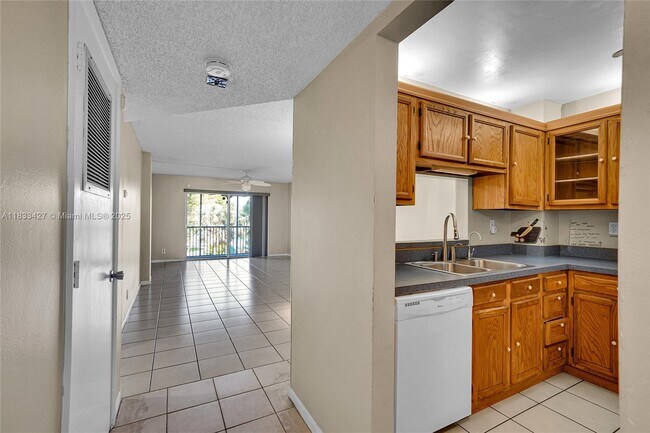 Foto del edificio - 1100 NW 87th Ave