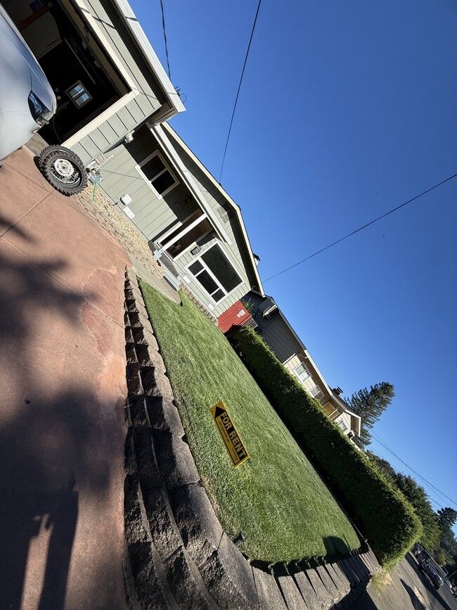 Building Photo - 1331 Rose Ave