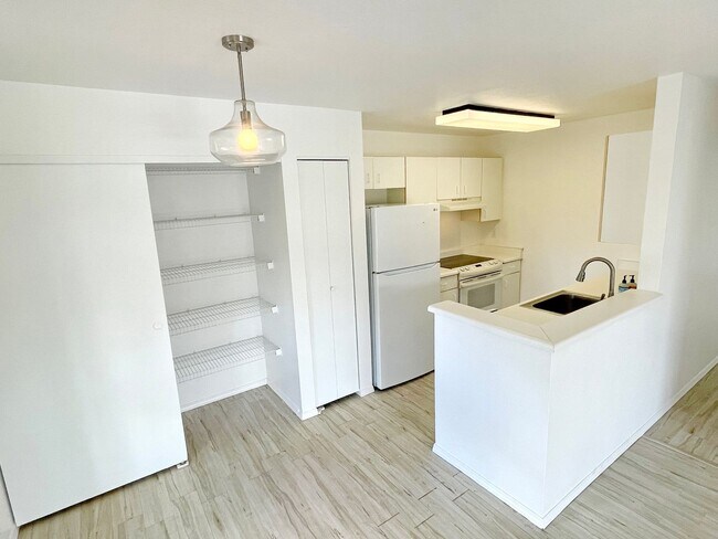 Foto del edificio - Top-Floor 2BR / 1.5BA Southpointe Condo – ...