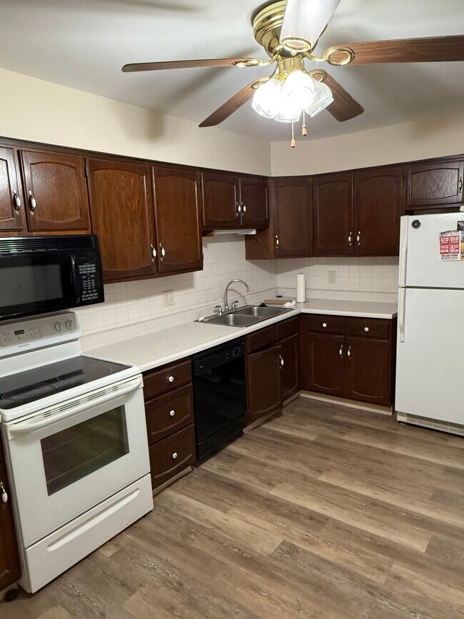 Foto del edificio - 1655 Kimberly St