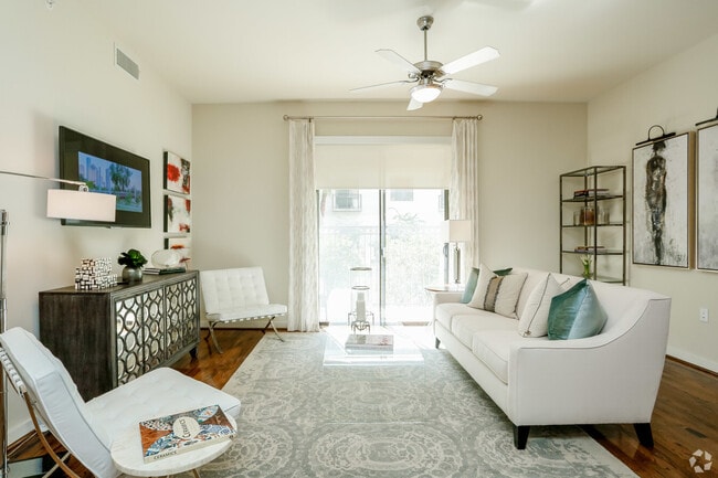 Building Photo - Luxury 1 Bed in Downtown – Look & Lease Sp...
