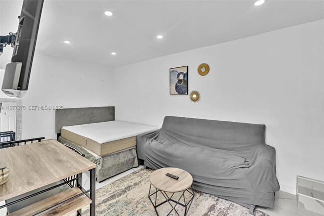 Building Photo - 4328 SW 49th Ct