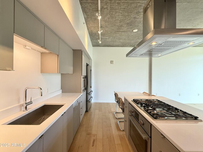 Foto del edificio - 100 W Portland St