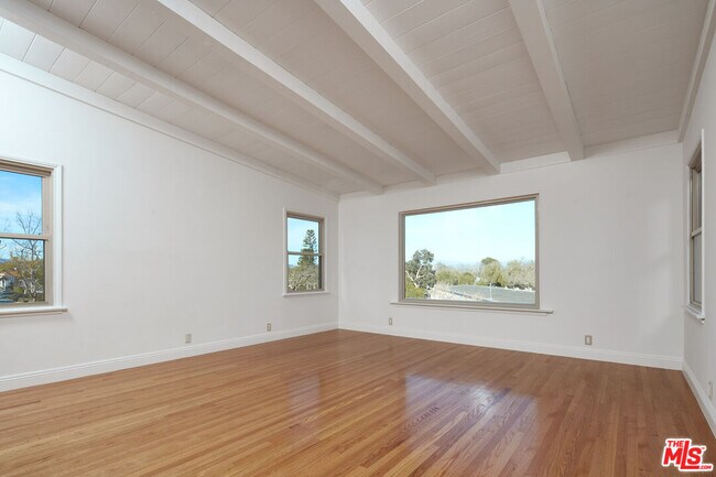 Building Photo - 3297 Granville Ave