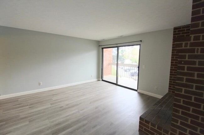 Building Photo - 1112 Blue Ridge Dr