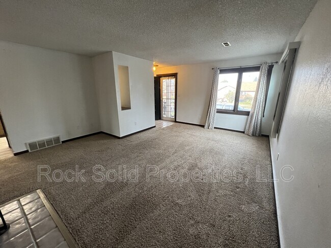 Foto del edificio - 3061 Reed Ave