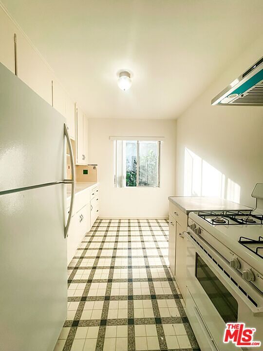 Foto del edificio - 8356 Blackburn Ave
