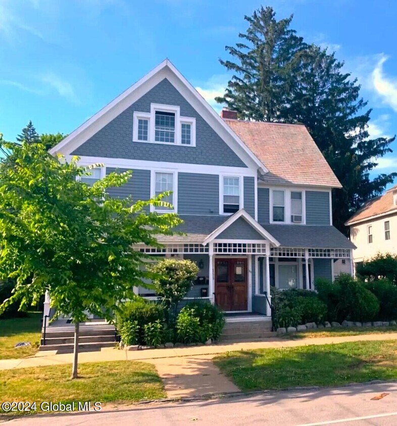 163 Lake Ave Unit 3, Saratoga Springs, NY 12866 Room for Rent in