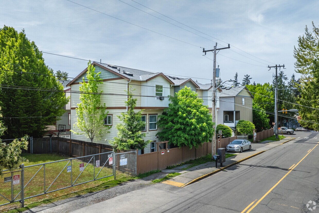 Primary Photo - Ambaum Townhomes