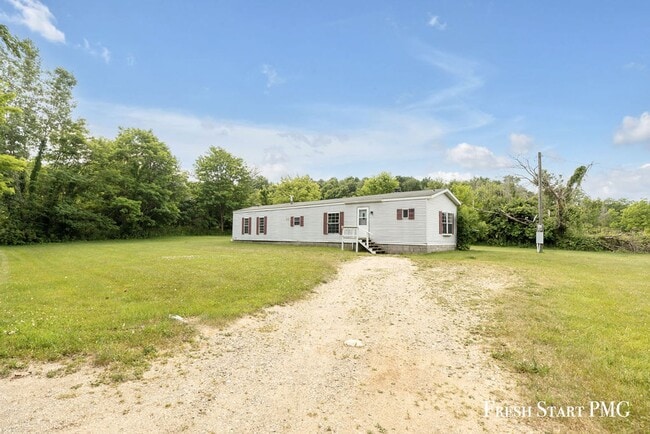 Building Photo - Freshly Renovated 2 Bed, 2 Bath Home on Ac...