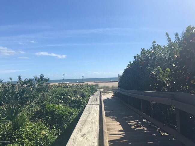 Foto del edificio - 625 Ocean Park Ln