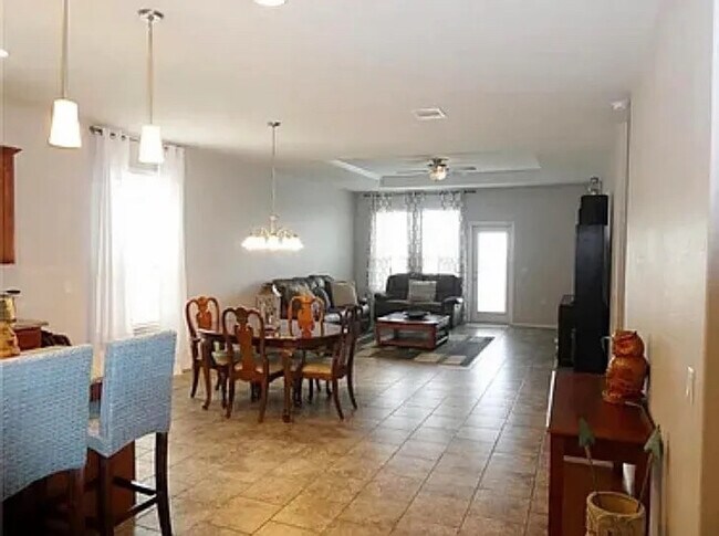 Foto del edificio - Room in Single Family Home on Longford Trail