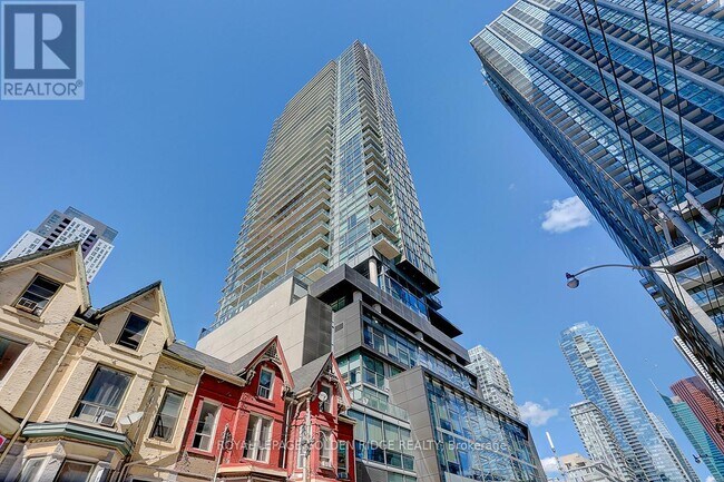 Photo du bâtiment - 290 Adelaide St W