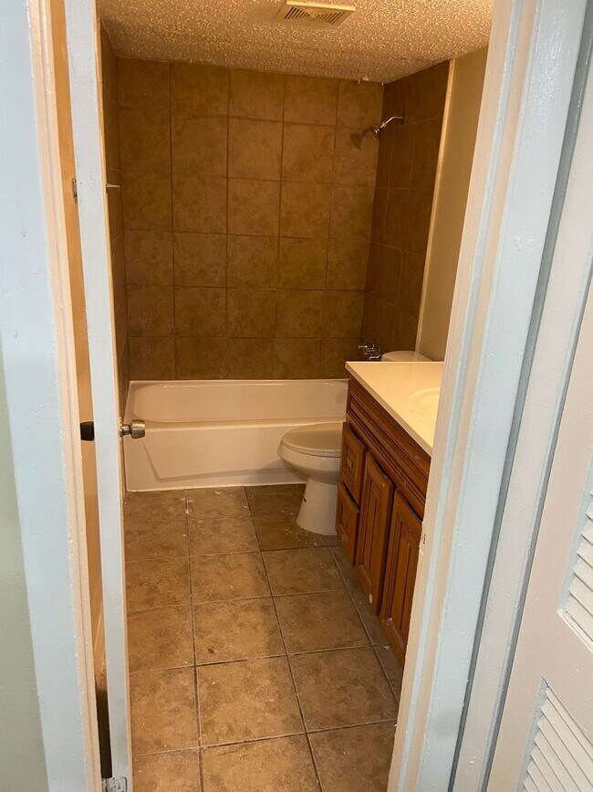 Foto del edificio - Cozy 2/1 Apartment, Move in Ready, Move in Special!