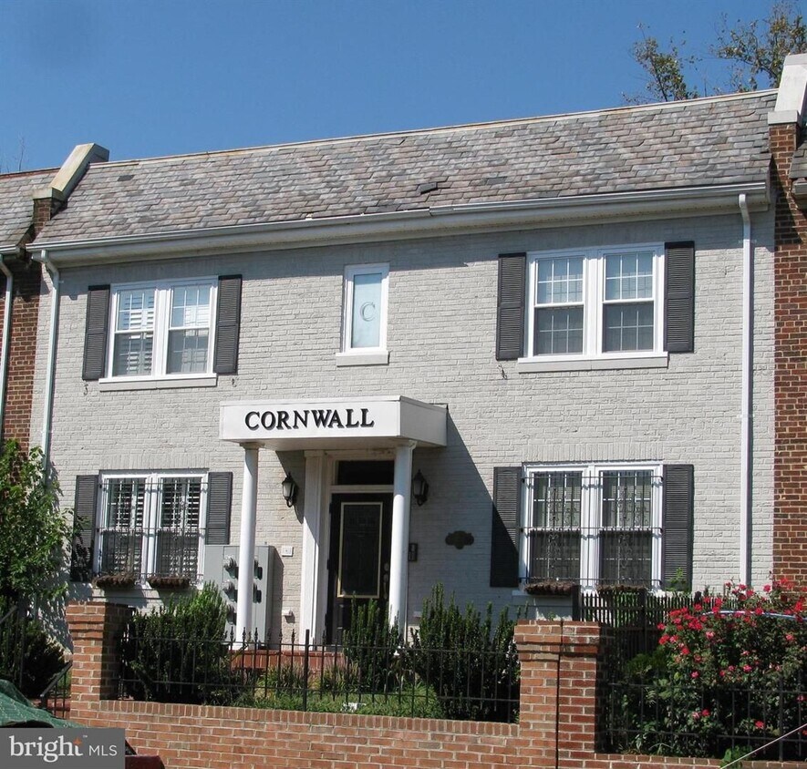 Primary Photo - Sunny and Spacious One-Bedroom Apartment S...